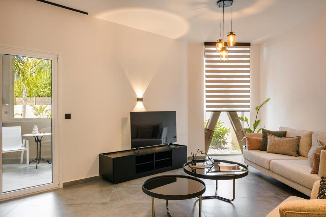 X Luxury Suites 阿尔戈斯托利翁 外观 照片